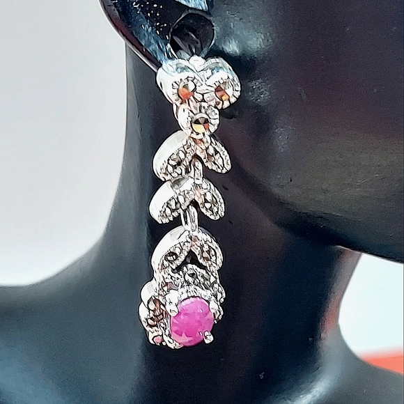 Heated Oval Red Ruby 5x4mm Marcasite 925 Sterling Silver Earrings - Picture 1 of 7